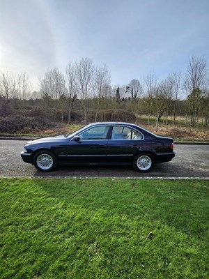 Lot 10 - 2000 BMW 523i SE