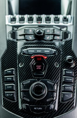 Lot 221 - 2013 Lamborghini Aventador