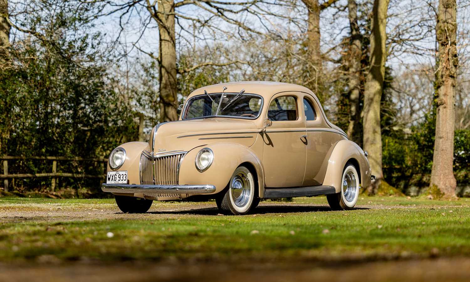 Lot 208 - 1939 Ford V8 DeLuxe Coupé
