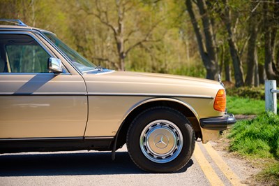Lot 103 - 1983 Mercedes-Benz 230 TE
