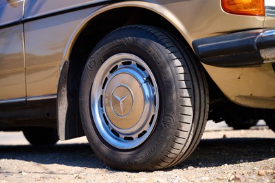 Lot 103 - 1983 Mercedes-Benz 230 TE