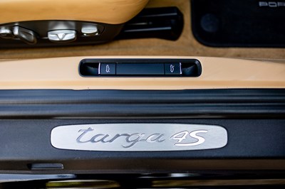 Lot 199 - 2015 Porsche 911/991.1 Carrera 4S Targa