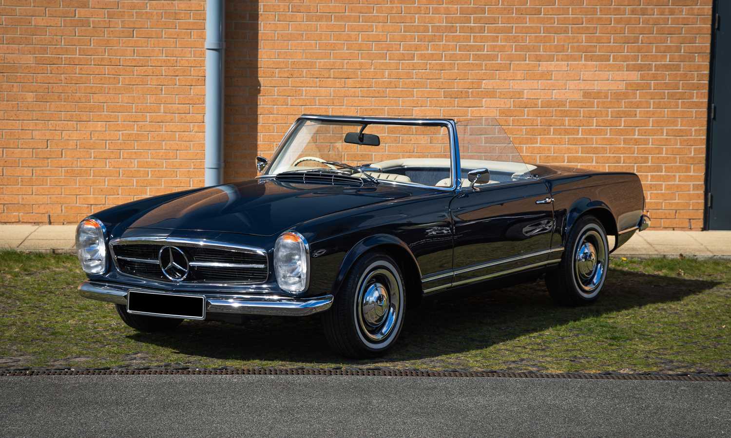Lot 212 - 1971 Mercedes-Benz 230 SL Pagoda