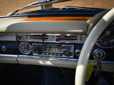 Lot 212 - 1971 Mercedes-Benz 230 SL Pagoda