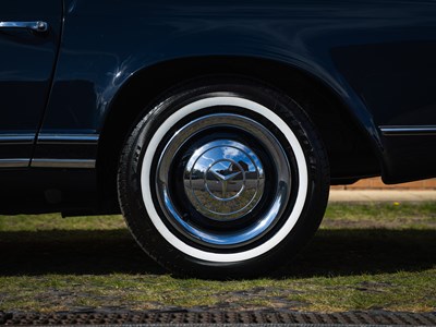 Lot 212 - 1971 Mercedes-Benz 230 SL Pagoda