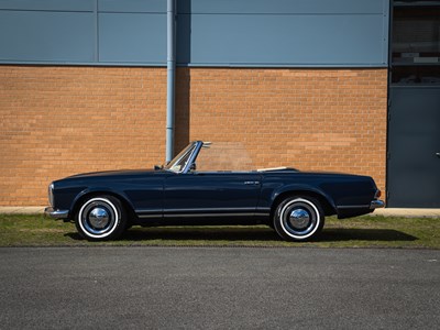 Lot 212 - 1971 Mercedes-Benz 230 SL Pagoda
