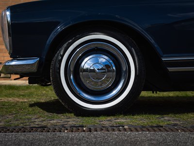Lot 212 - 1971 Mercedes-Benz 230 SL Pagoda