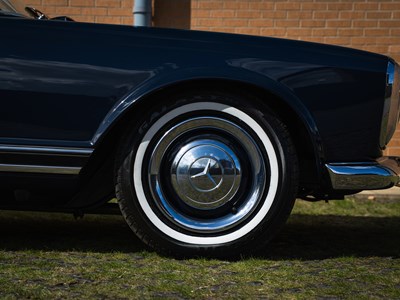 Lot 212 - 1971 Mercedes-Benz 230 SL Pagoda