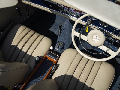 Lot 212 - 1971 Mercedes-Benz 230 SL Pagoda