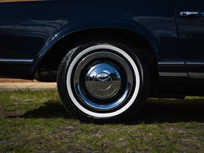 Lot 212 - 1971 Mercedes-Benz 230 SL Pagoda