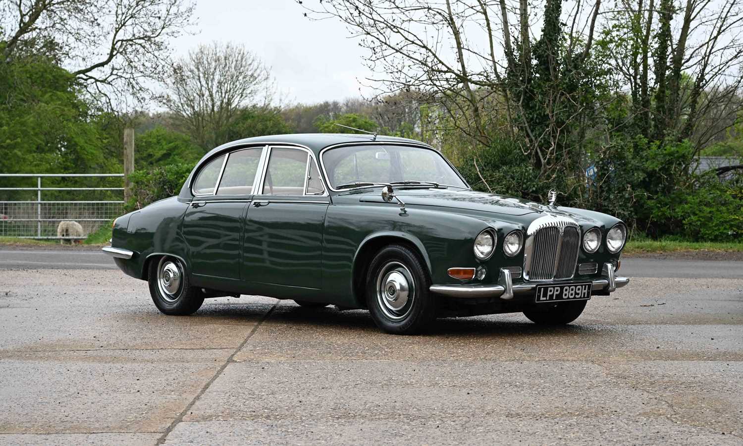 Lot 108 - 1964 Daimler 420 Sovereign