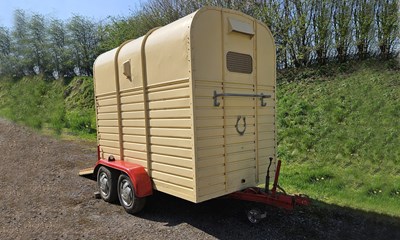 Lot Horse Box / Rice Trailer