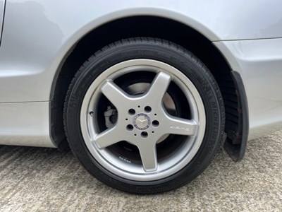 Lot 2003 Mercedes-Benz SL500