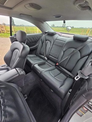 Lot 2003 Mercedes-Benz CLK 320 Elegance