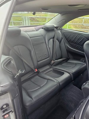 Lot 2003 Mercedes-Benz CLK 320 Elegance