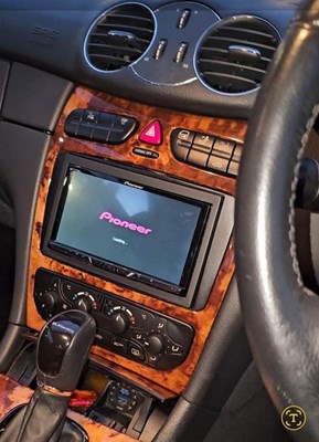 Lot 2003 Mercedes-Benz CLK 320 Elegance