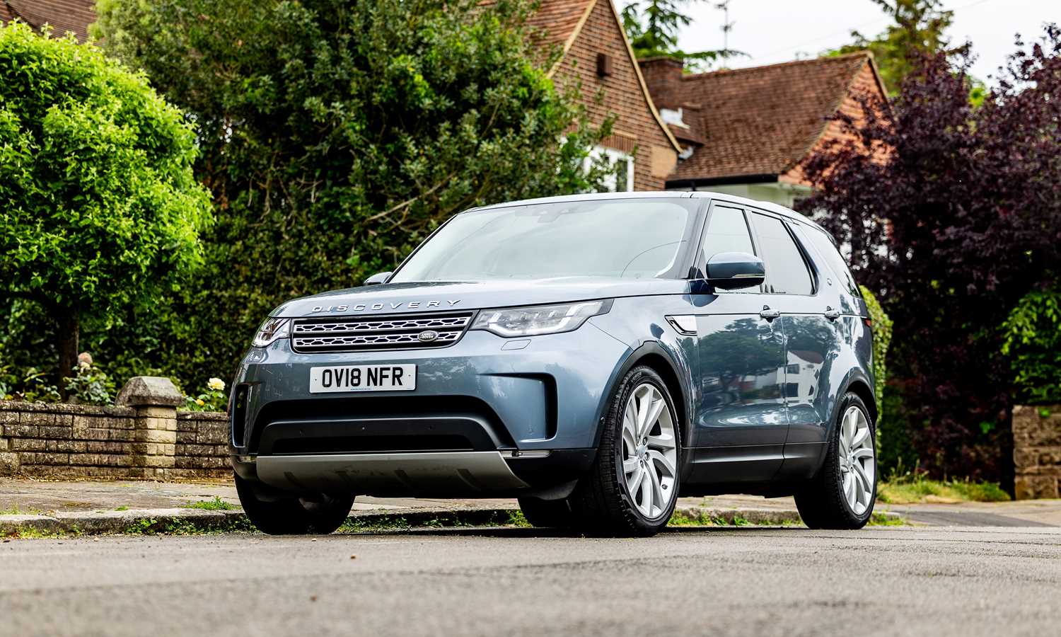 Lot 2018 Land Rover Discovery Luxury HSE SD4