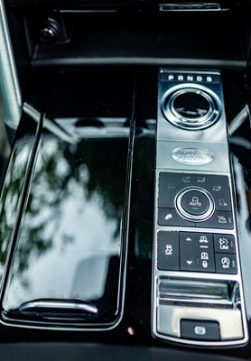 Lot 2018 Land Rover Discovery Luxury HSE SD4