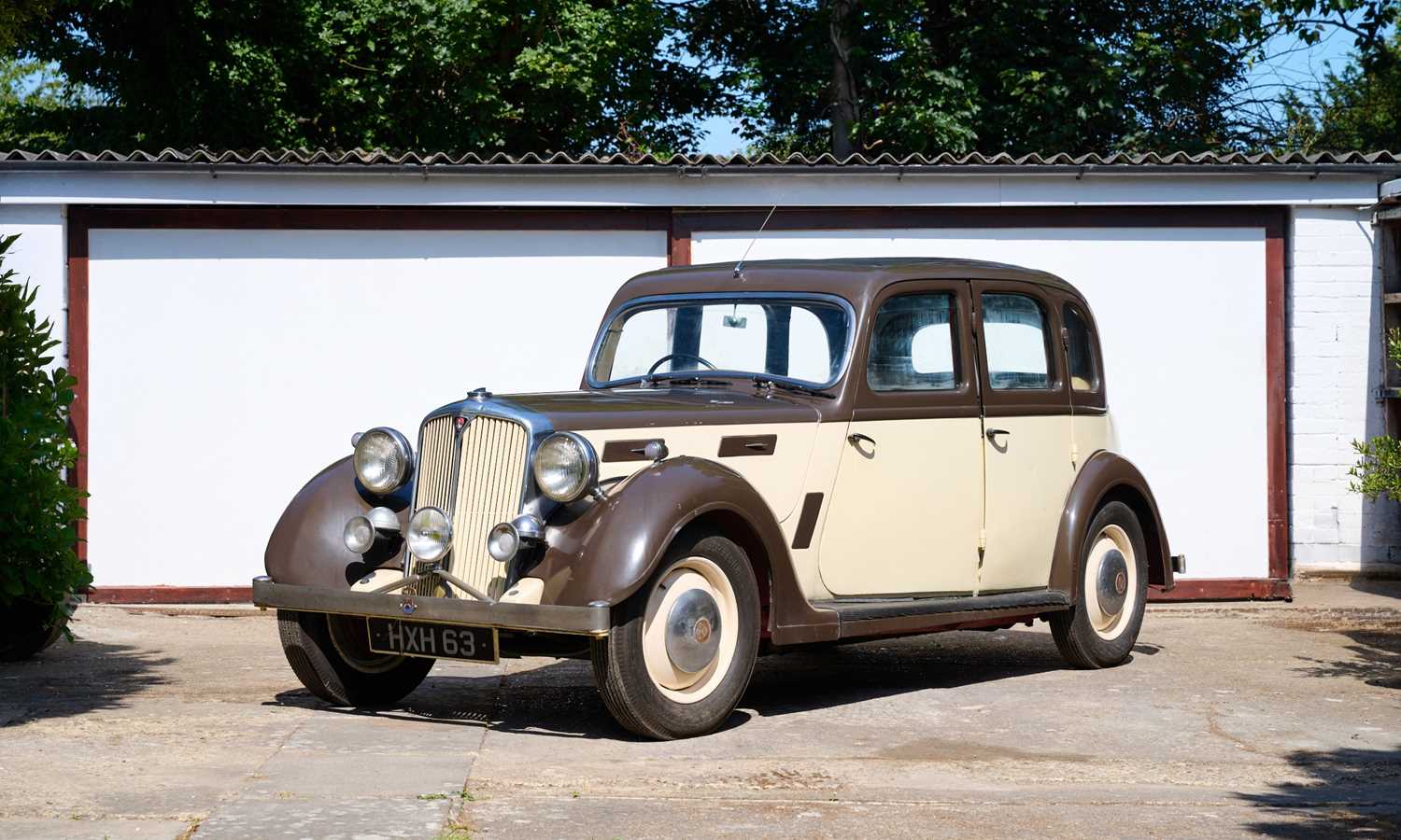 Lot 107 - 1947 Rover 16 Saloon