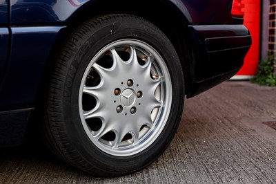Lot 108 - 1996 Mercedes-Benz SL320