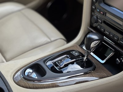 Lot 2009 Jaguar XJ 3.0 V6 Final Edition