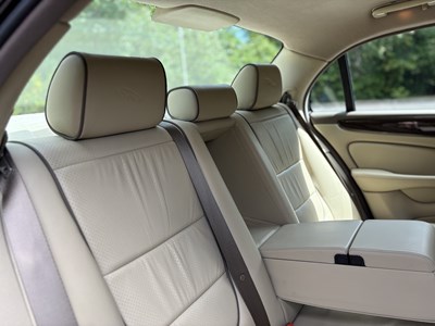 Lot 2009 Jaguar XJ 3.0 V6 Final Edition