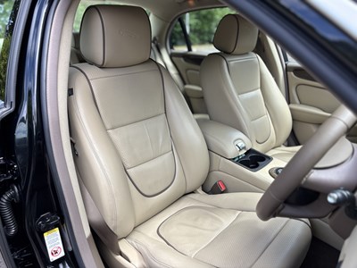 Lot 2009 Jaguar XJ 3.0 V6 Final Edition