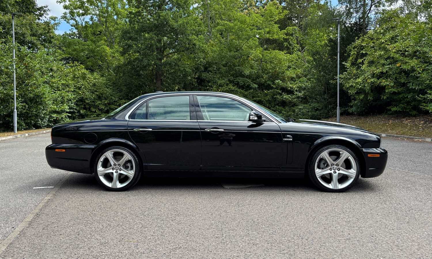 Lot 2009 Jaguar XJ 3.0 V6 Final Edition
