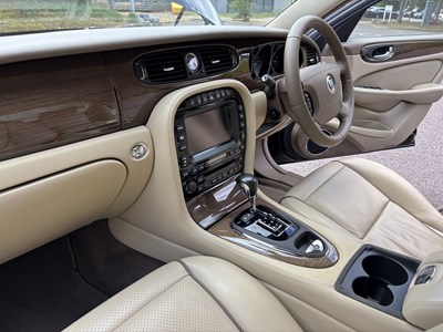Lot 2009 Jaguar XJ 3.0 V6 Final Edition