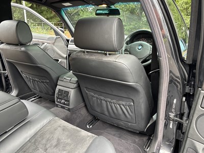 Lot 2001 BMW 735i