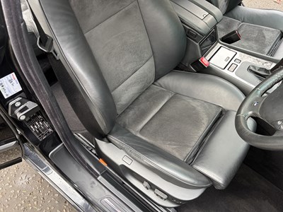 Lot 2001 BMW 735i
