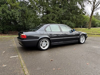Lot 2001 BMW 735i