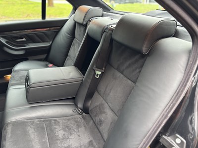 Lot 2001 BMW 735i