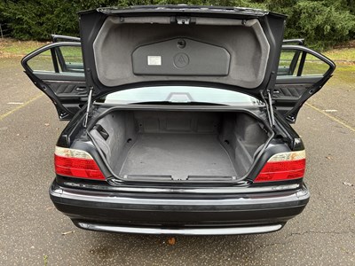 Lot 2001 BMW 735i