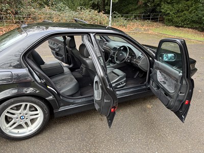 Lot 2001 BMW 735i