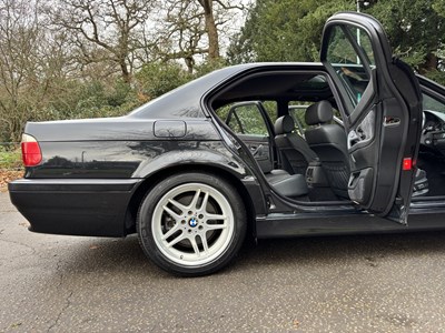 Lot 2001 BMW 735i
