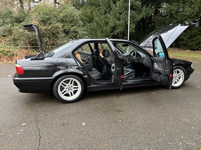 Lot 2001 BMW 735i
