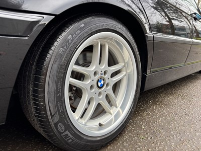 Lot 2001 BMW 735i