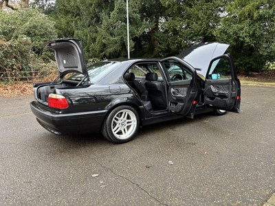 Lot 2001 BMW 735i