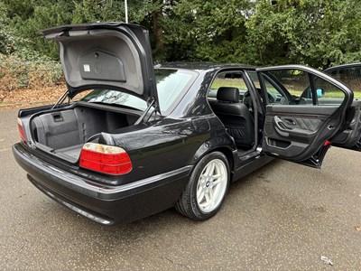Lot 2001 BMW 735i