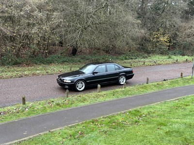 Lot 2001 BMW 735i