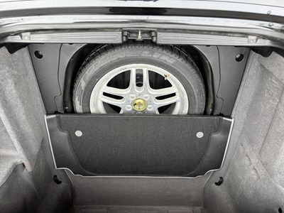 Lot 2001 BMW 735i