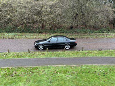 Lot 2001 BMW 735i
