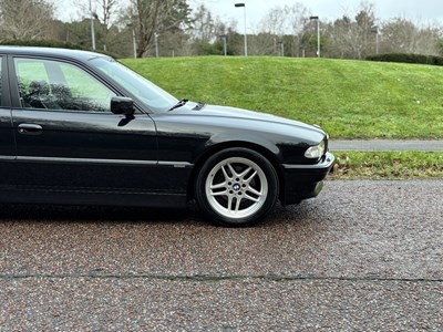 Lot 2001 BMW 735i