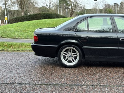Lot 2001 BMW 735i