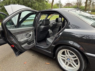 Lot 2001 BMW 735i