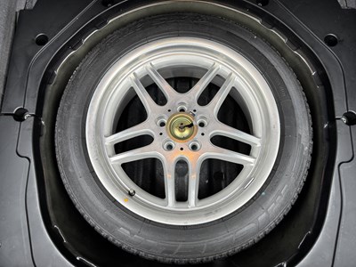 Lot 2001 BMW 735i