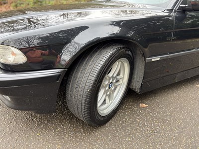 Lot 2001 BMW 735i