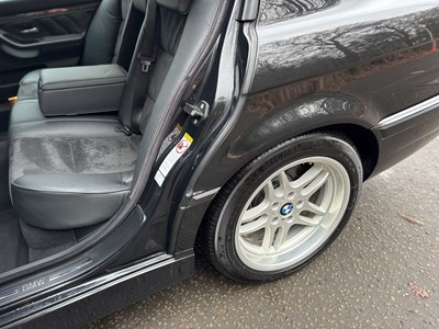 Lot 2001 BMW 735i
