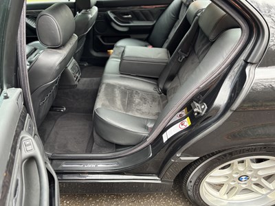 Lot 2001 BMW 735i